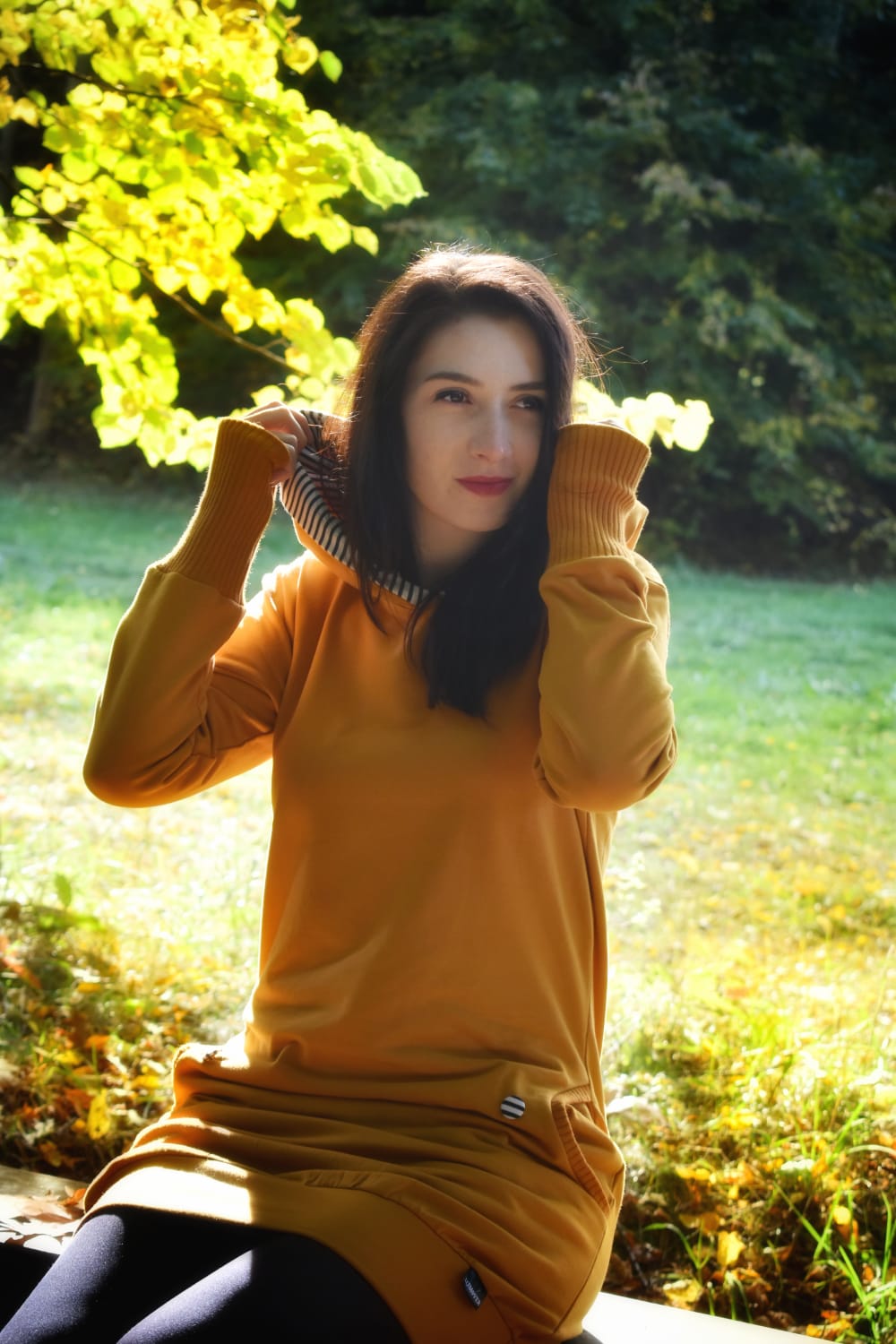 Ňuchňací teploučké mikinošaty - HOŘČICE