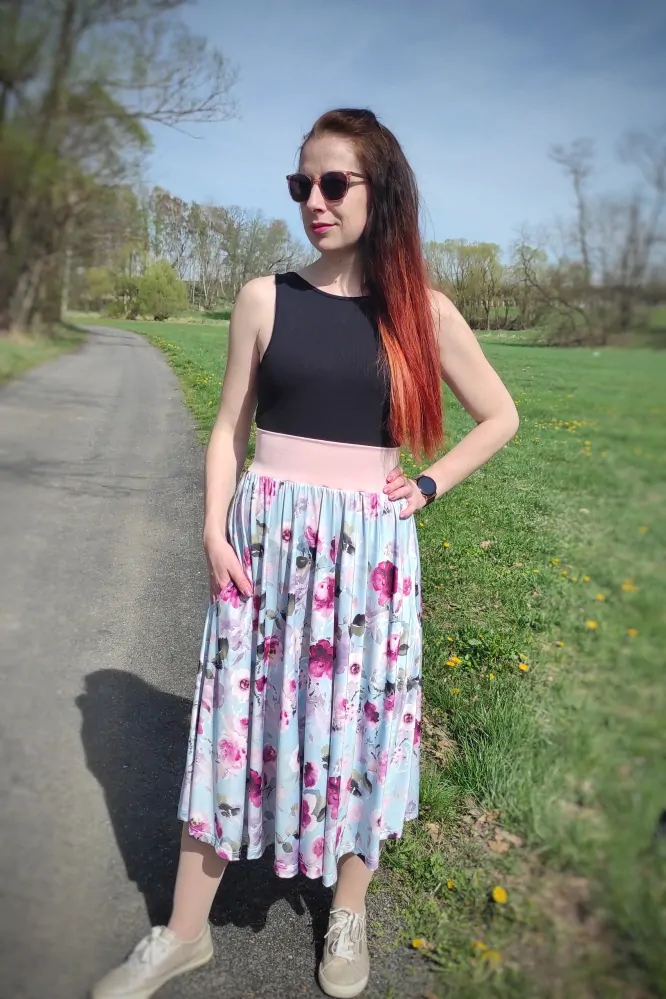 Sukně pavučinka - KVĚTY NA SVĚTLE MODRÉ